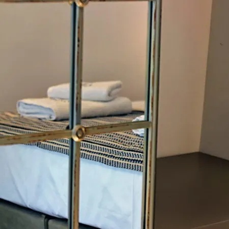 Theros & Aparthotel