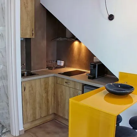 Theros & Aparthotel