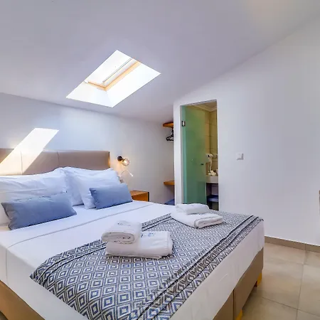 Theros & Aparthotel Chrisi Ammoudia