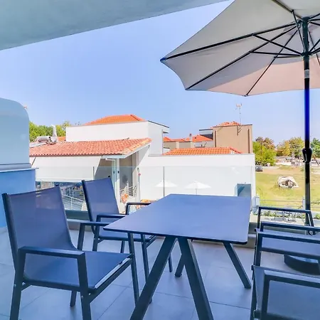 Theros & Aparthotel 4*